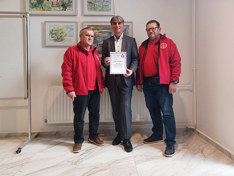 Članovi Kluba 100 kapi Gradu Krku dodijelili prigodnu Zahvalnicu